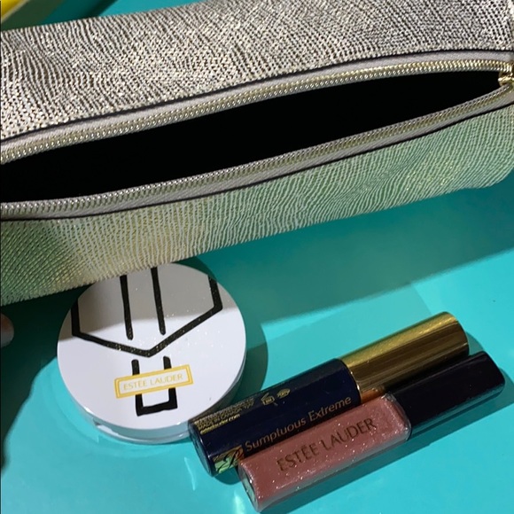 Estée Lauder essentials to go! - Picture 3 of 6